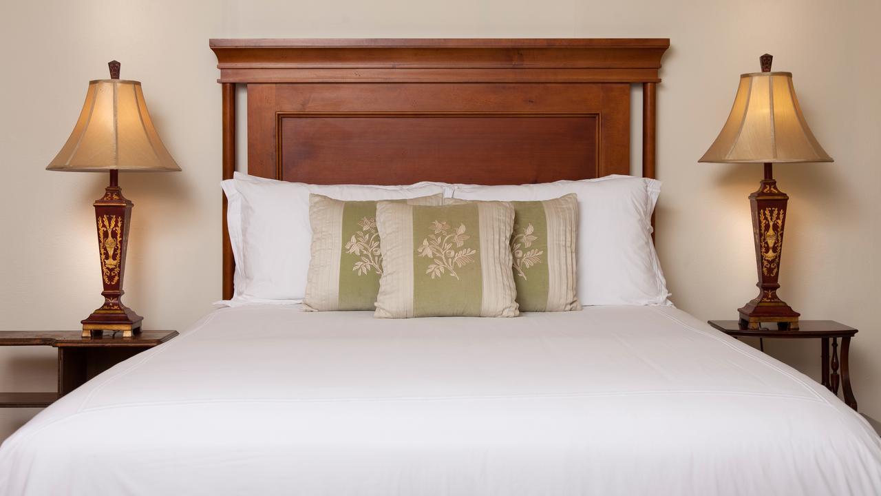 The Guest House Inn On Courthouse Square Hinton 外观 照片